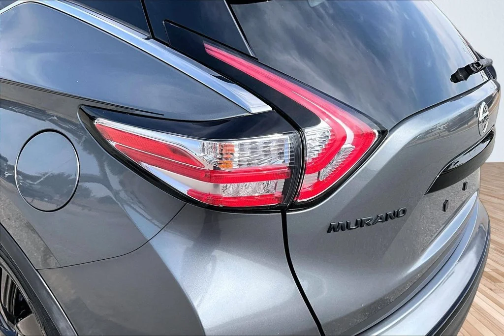 Used 2018 Gray Nissan SL image 28