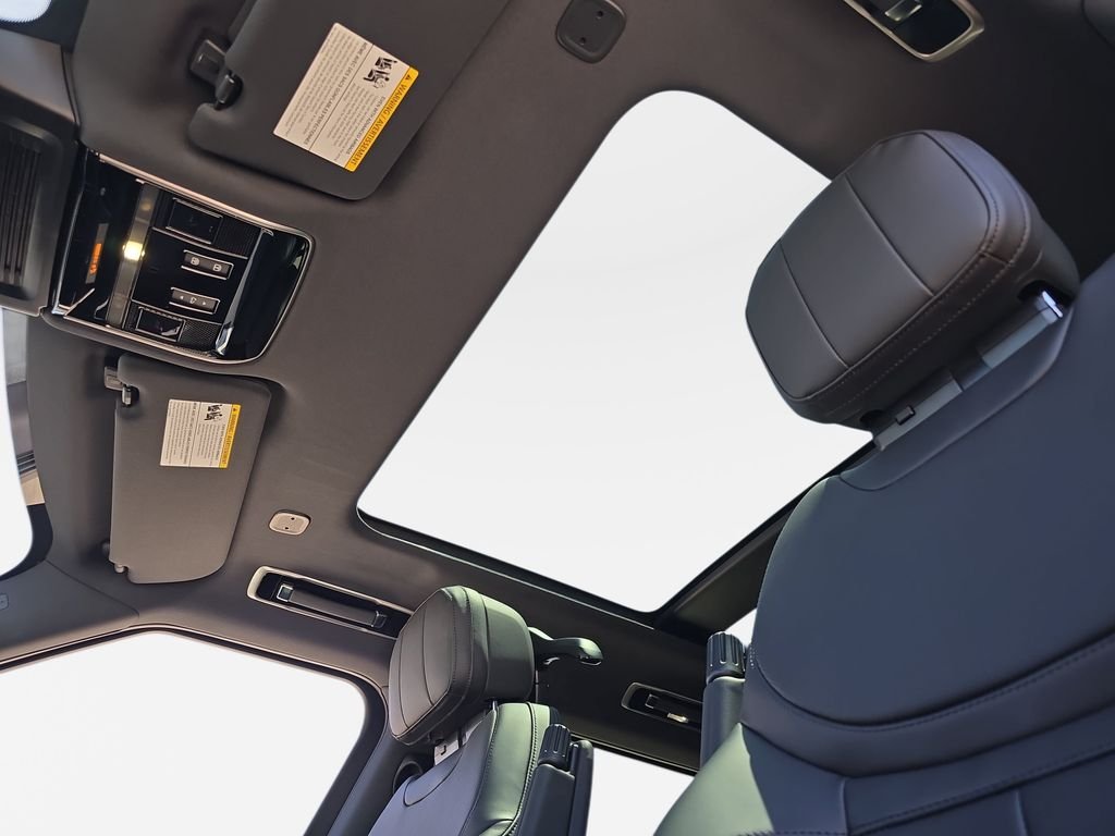 New 2026 Santorini Black Land Rover Dynamic SE image 32