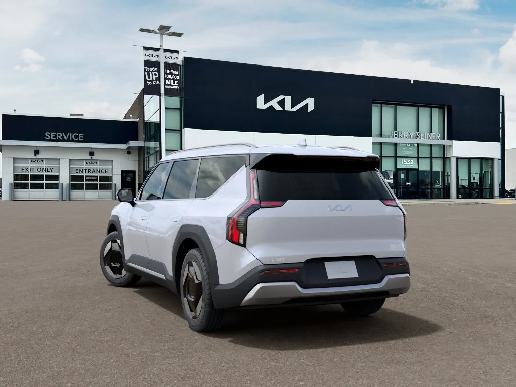 New 2026 Glacial White Pearl Kia Wind image 4