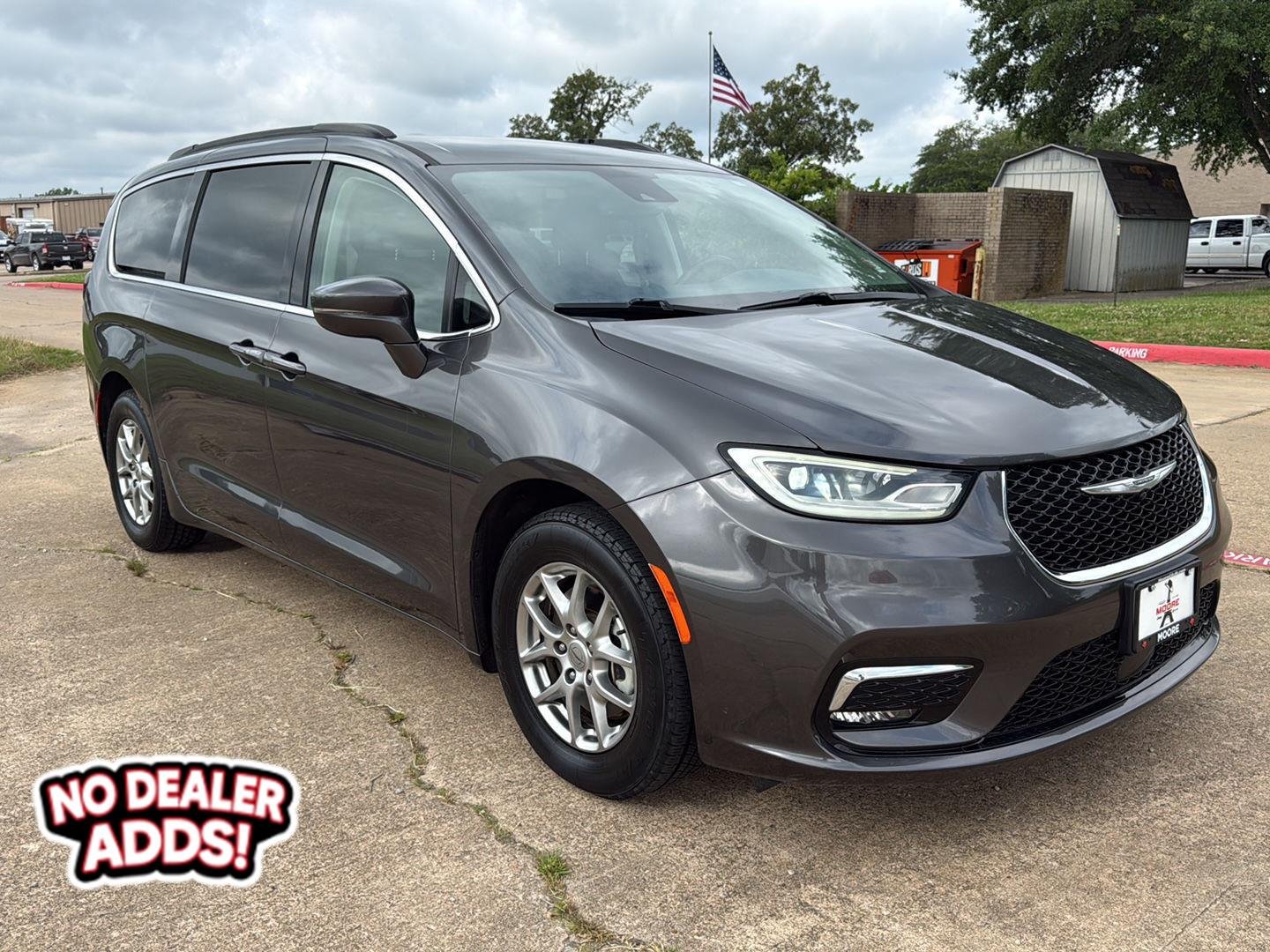 2021 Chrysler Pacifica Touring's photo