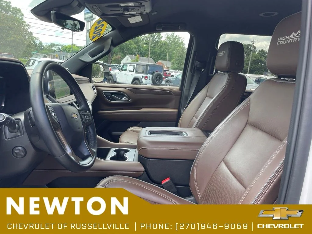 Used 2024 Pearl Chevrolet High Country image 4