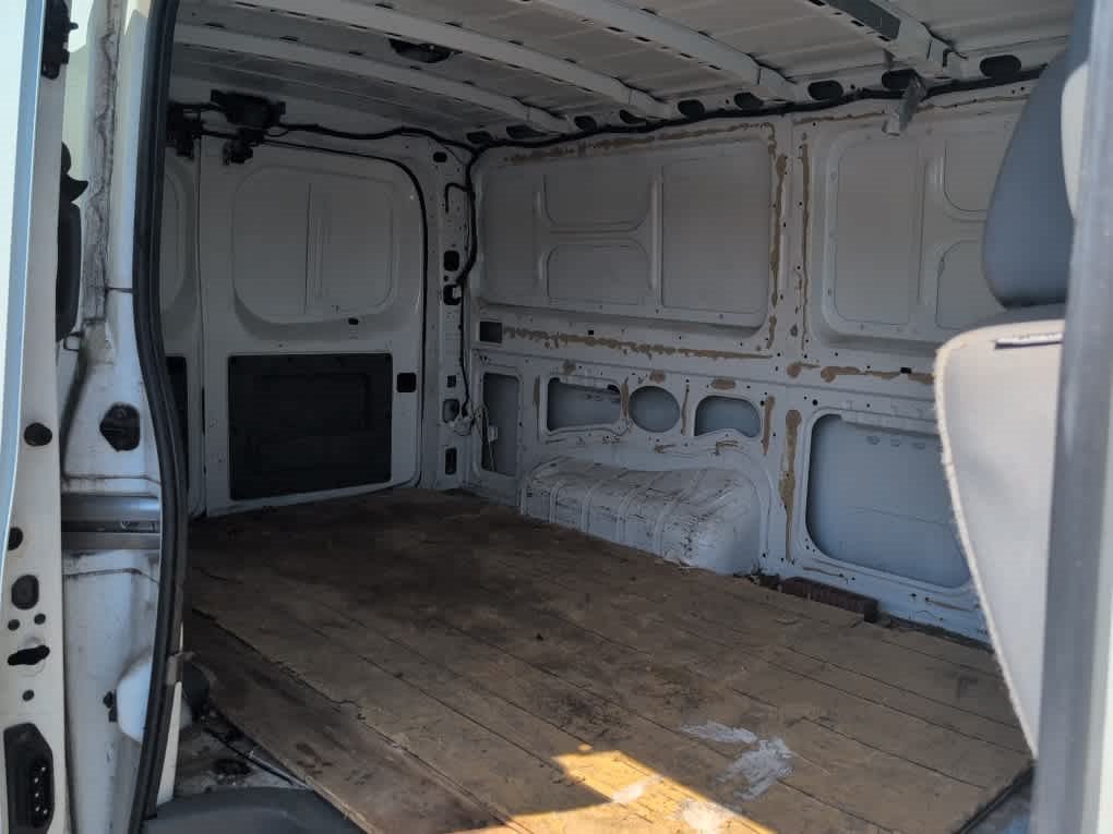 Used 2018 Glacier White Nissan S image 4