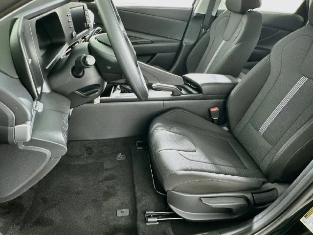 New 2026 Hyundai ELANTRA SE