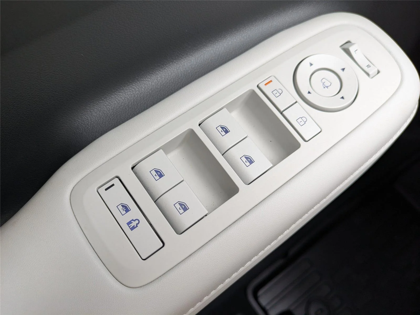 Used 2026 Serenity White Hyundai Calligraphy image 25