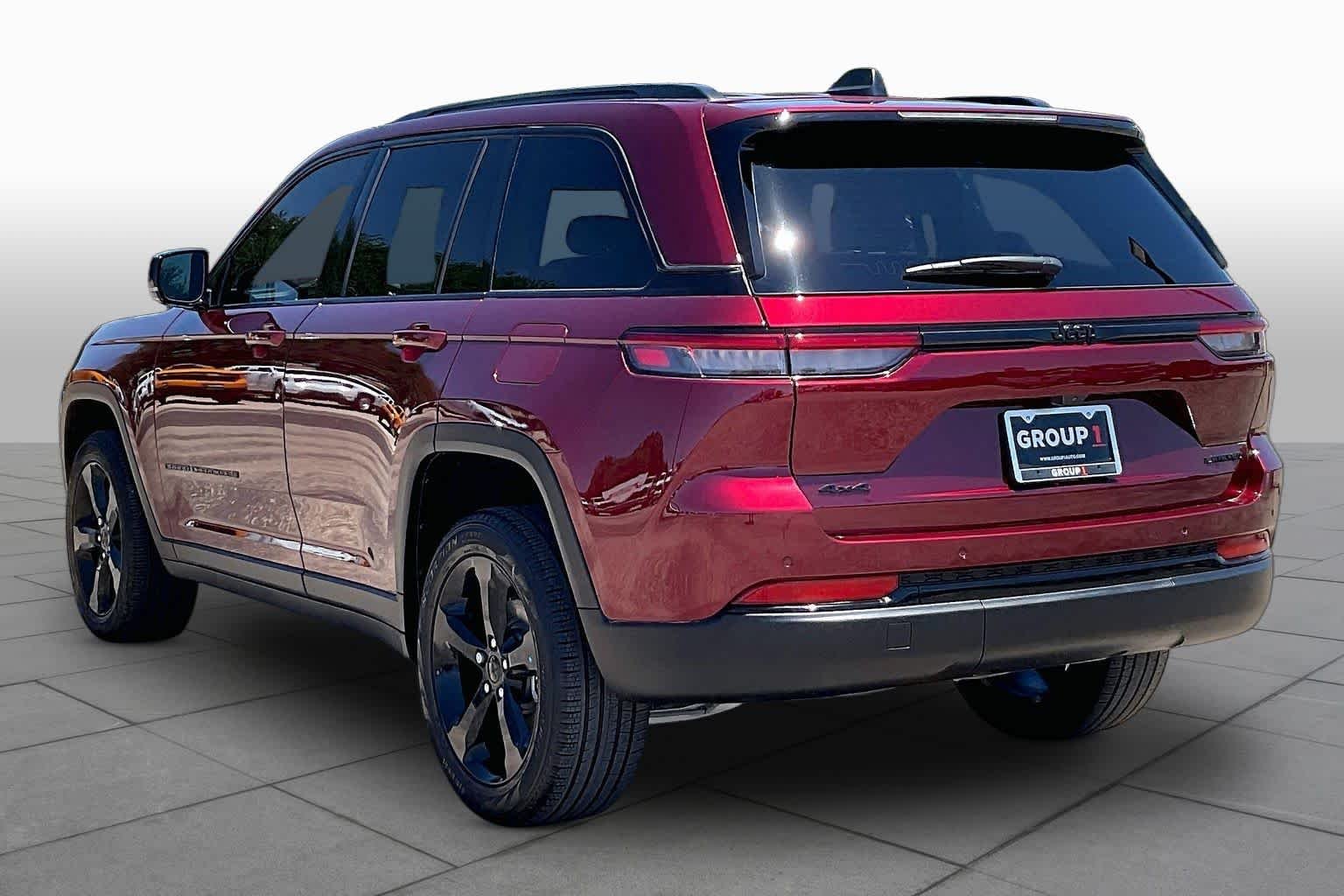 Used 2025 Velvet Red Pearlcoat Jeep Limited image 12
