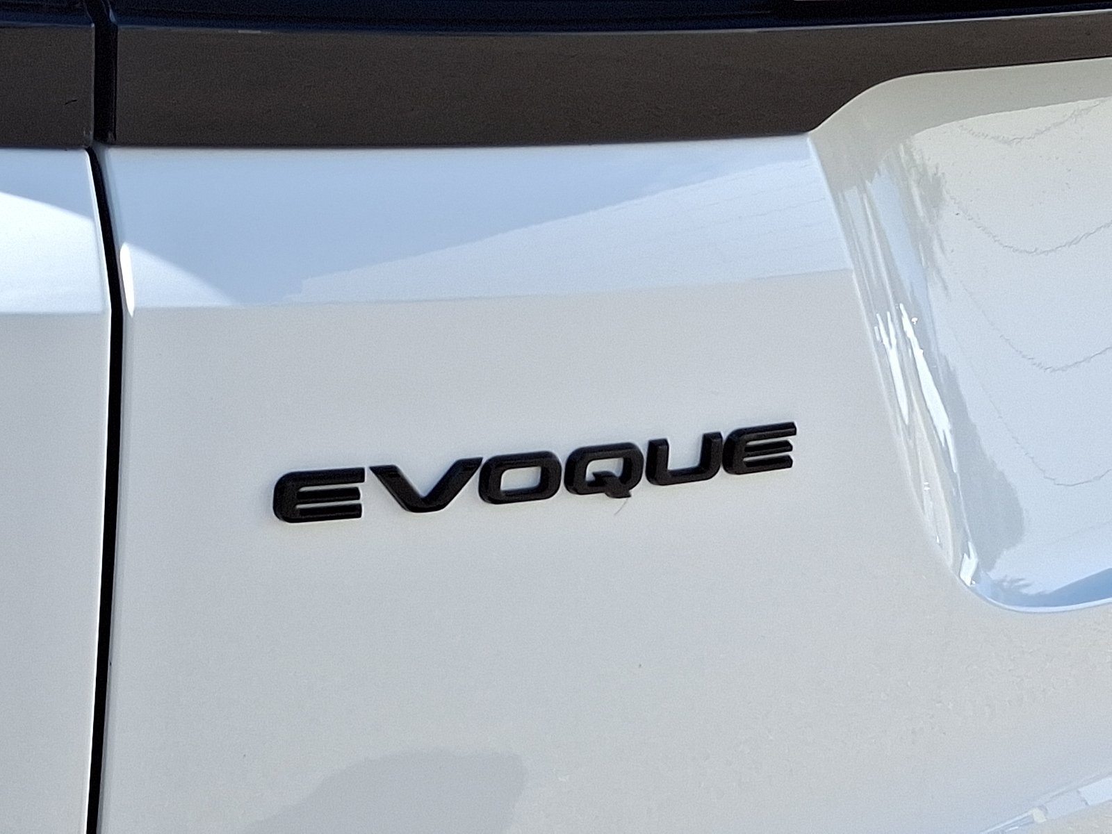 New 2026 Fuji White LAND ROVER  image 22