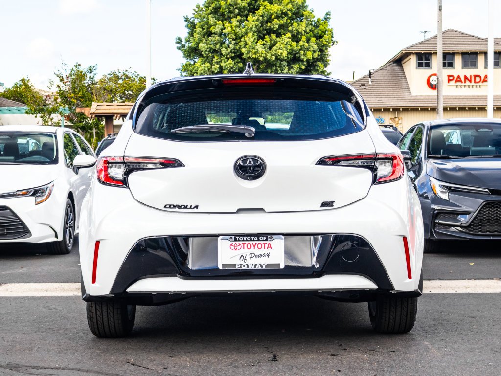 New 2027 Wind Chill Pearl with Black roof <sup>1</sup> Toyota  SE image 8