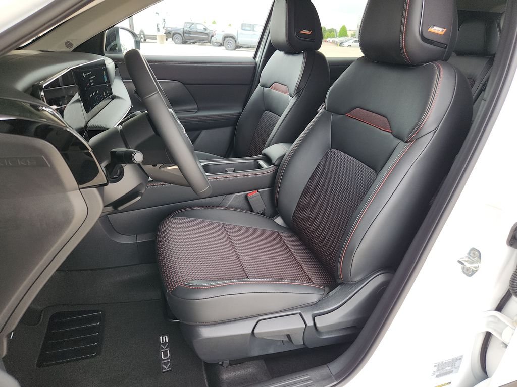 New 2026 Aspen White TriCoat / Super Black Two-tone Nissan SR image 8