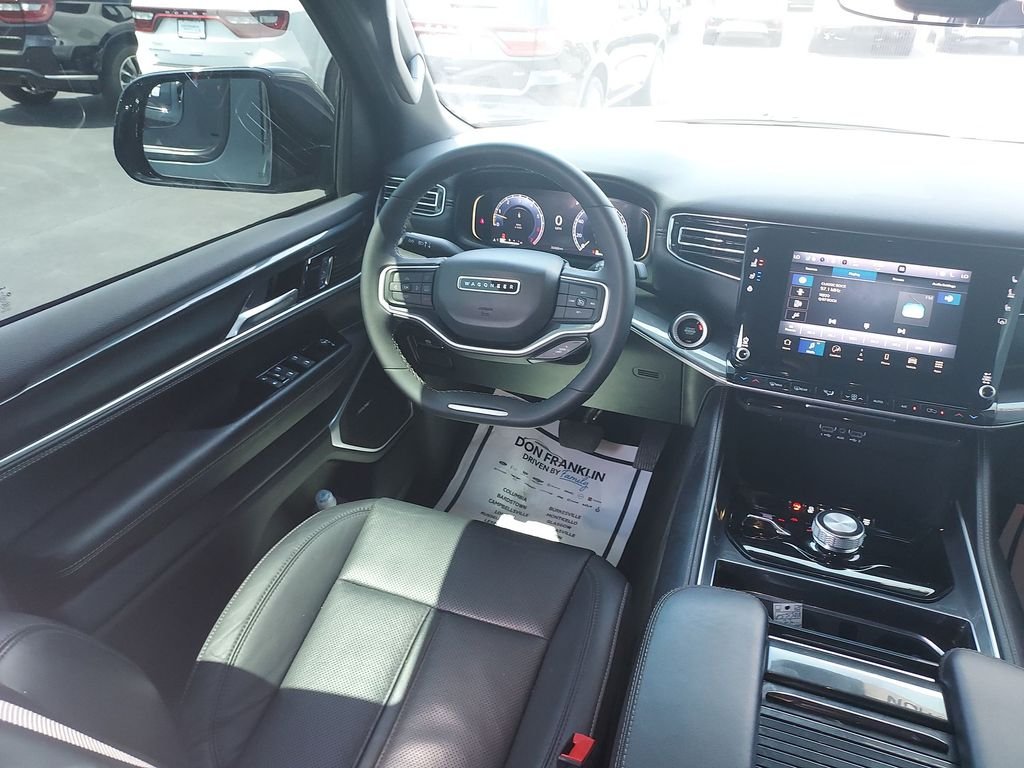 Used 2023 Gray Jeep Base image 15