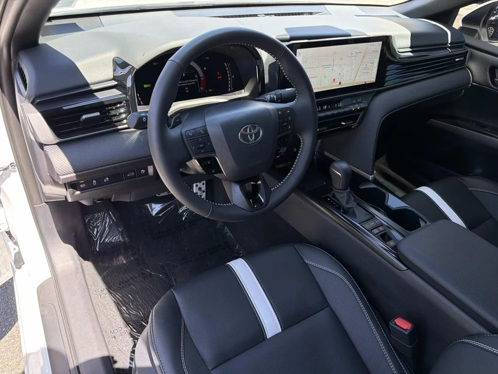 Used 2026 Ice Cap Toyota SE image 8
