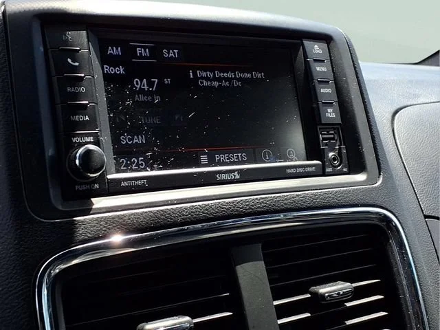 Used 2020 Gray Dodge SXT image 9