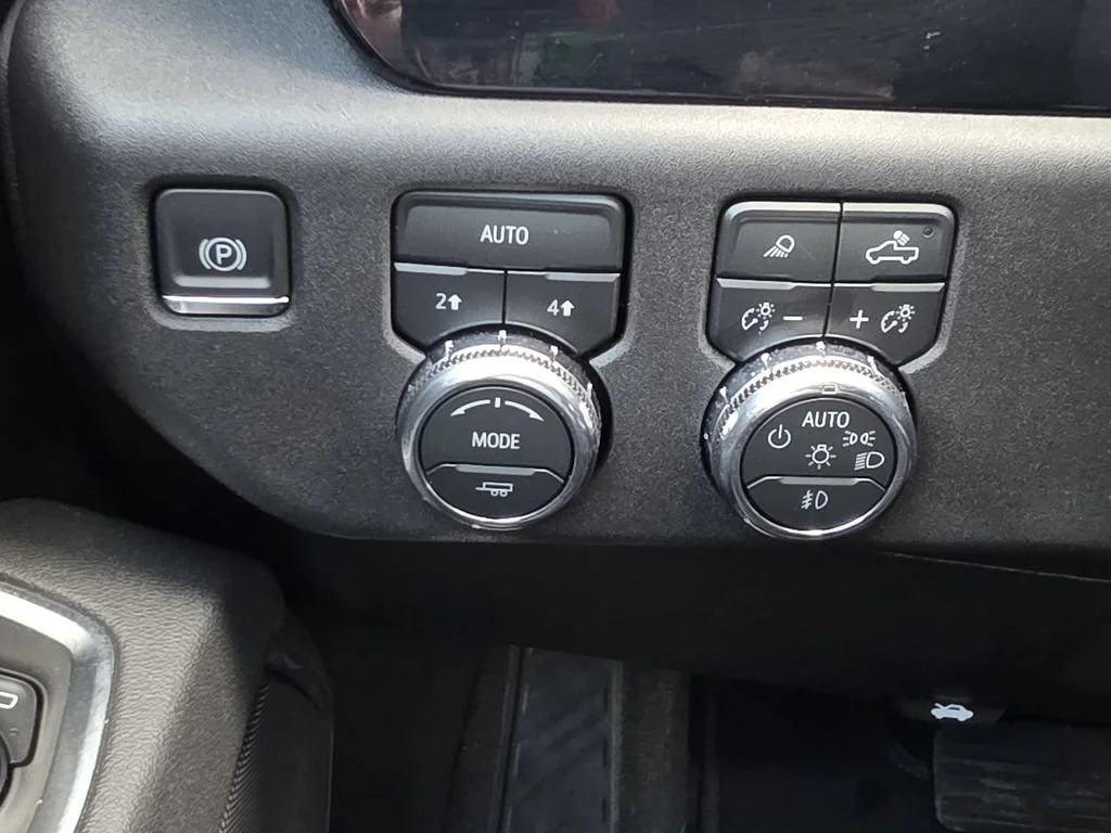 Used 2026 Summit White GMC SLT image 26