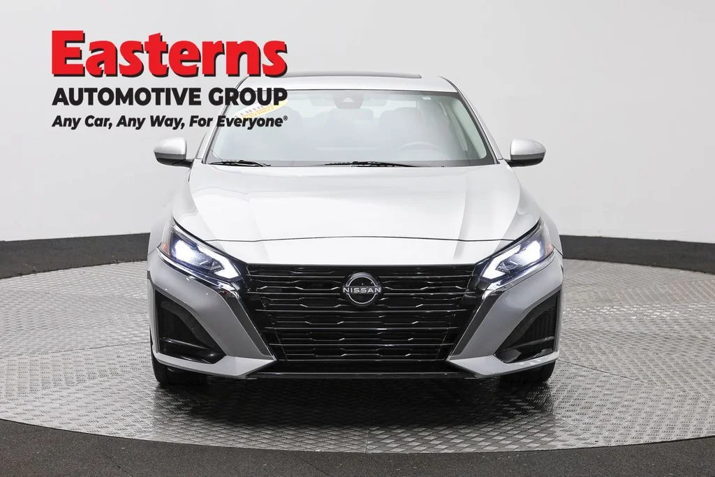 Used 2023 Silver Nissan 2.5 SV image 2