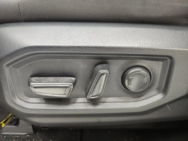 Used 2025 Silver Toyota SR5 image 13