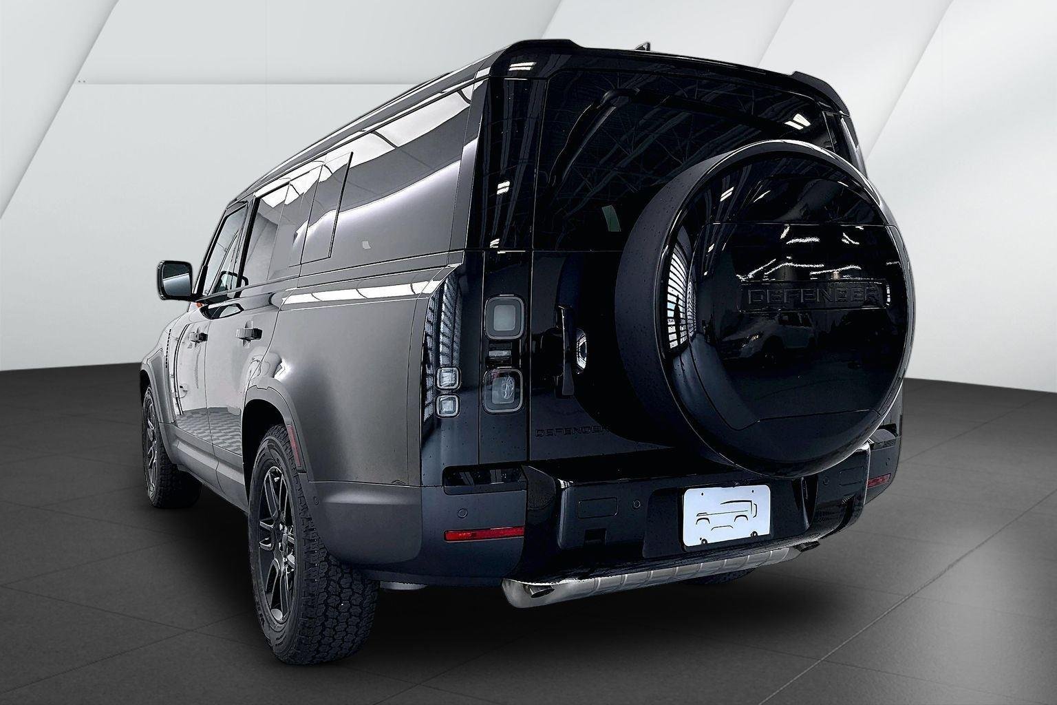 New 2026 Santorini Black Metallic Land Rover S image 8