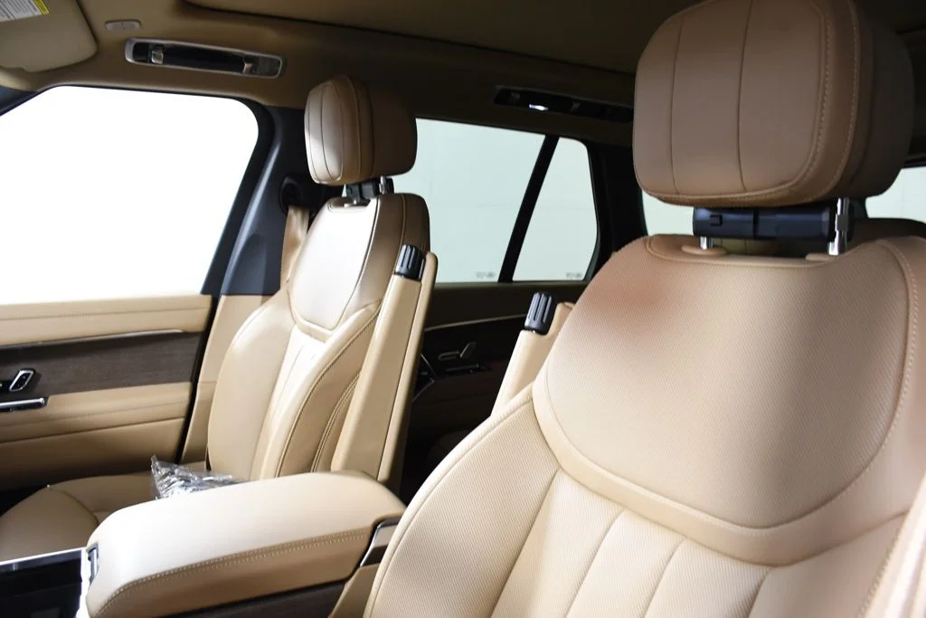 New 2026 Ostuni Pearl Wh Land Rover SE image 16
