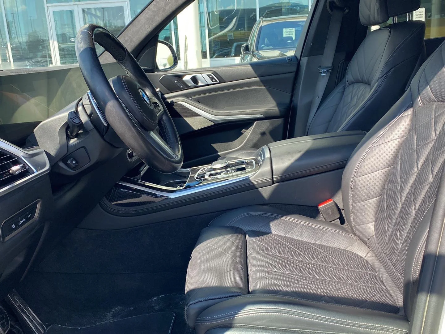 Used 2024 Mineral White Metallic BMW xDrive40i image 13