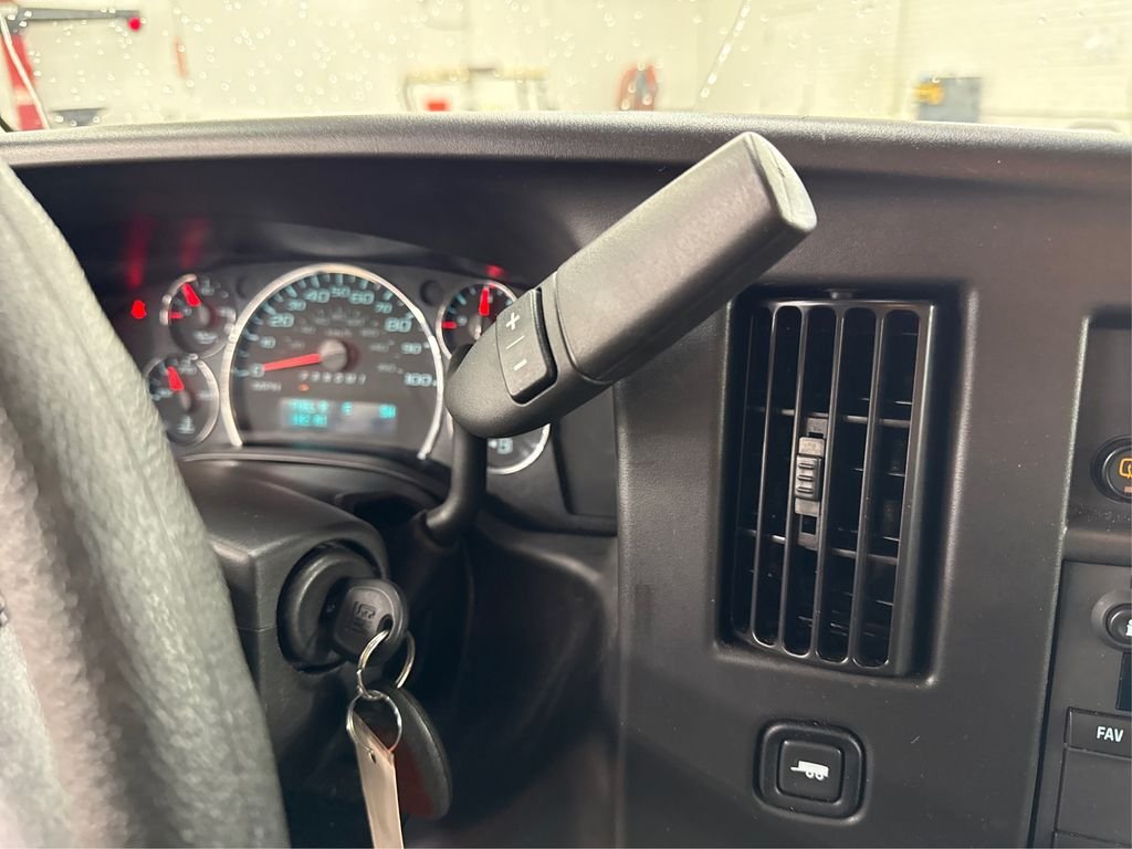 Used 2025 White GMC LT image 27