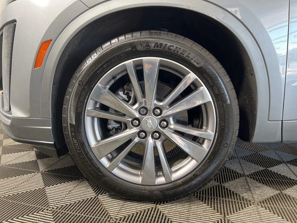 Used 2025 Silver Metallic Cadillac Premium Luxury image 35