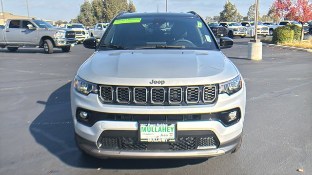 New 2026 Silver Zynith Metallic Clearcoat Jeep Limited Altitude image 8