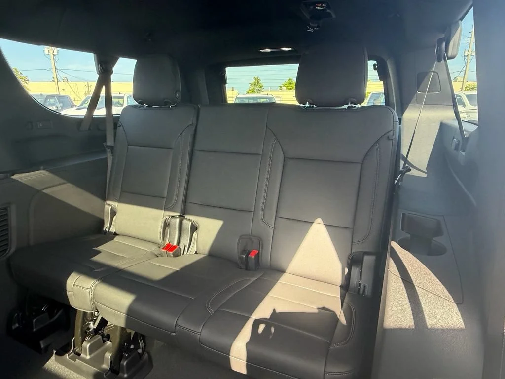 2026 Chevrolet Suburban Z71 - Photo 9