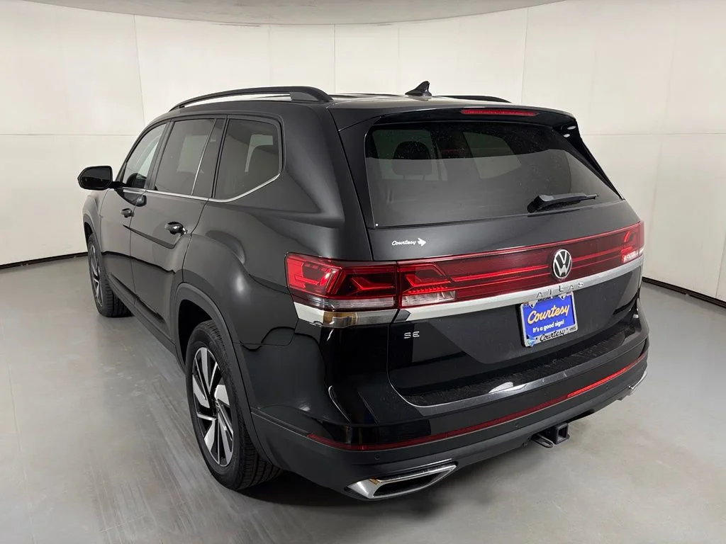 Used 2025 Black Volkswagen 2.0T SE w/Technology image 7