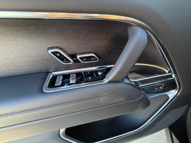 New 2027 Santorini Black Land Rover SE image 11