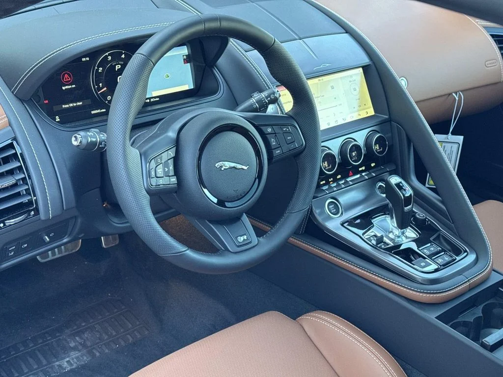 2024 Jaguar F-Type R75 - Photo 17