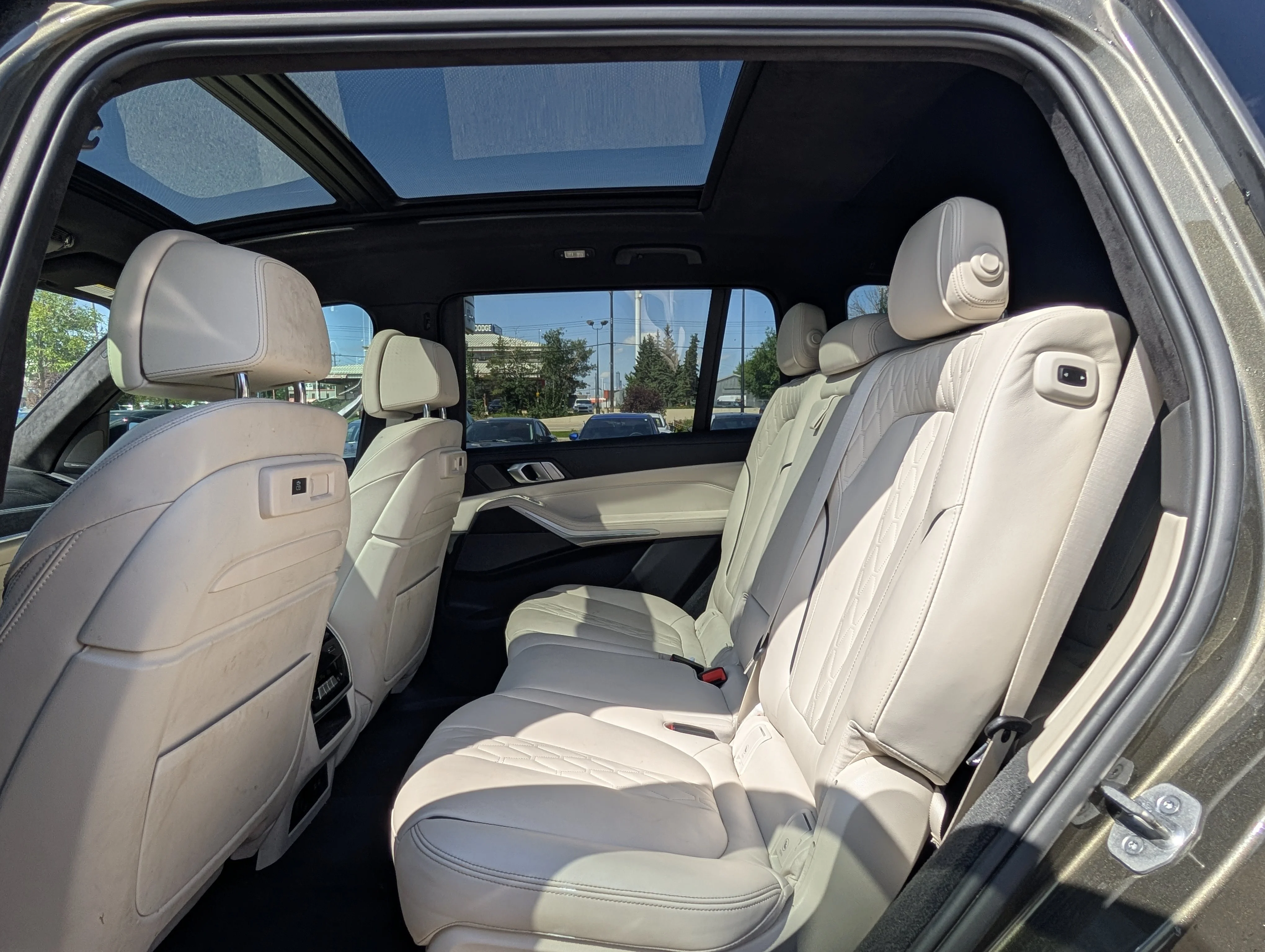 Used 2022 Manhattan Metallic BMW xDrive40i image 21