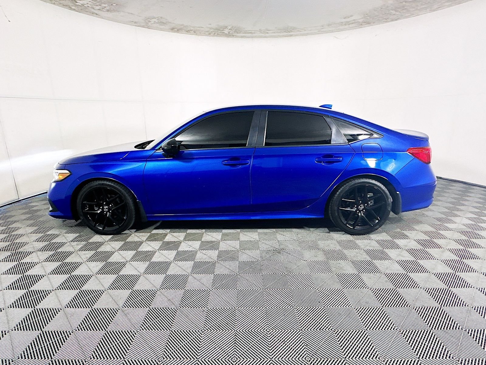 Used 2023  Honda Sport image 6