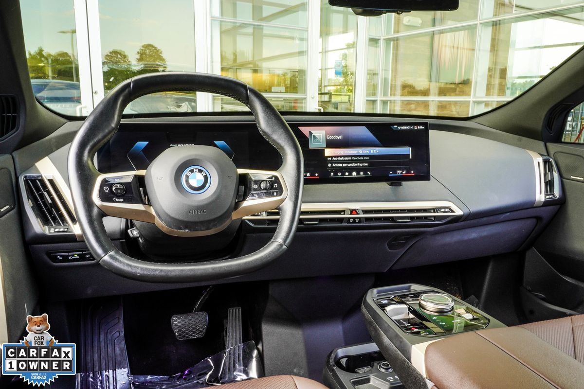 Used 2024 White BMW xDrive50 image 15