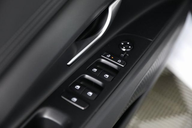 2025 Hyundai Elantra Limited - Photo 14