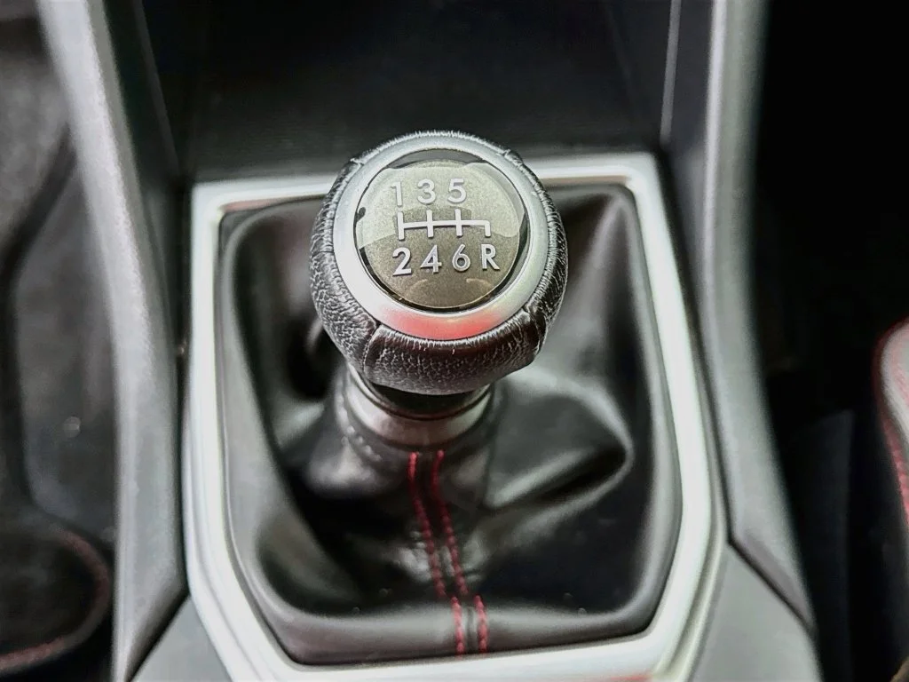 Used 2024 White Subaru Base image 17