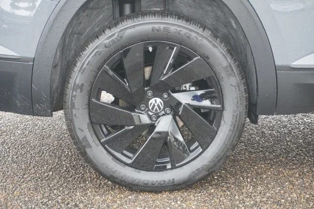 New 2026 Pure Gray Volkswagen 2.0T SE w/Technology image 6