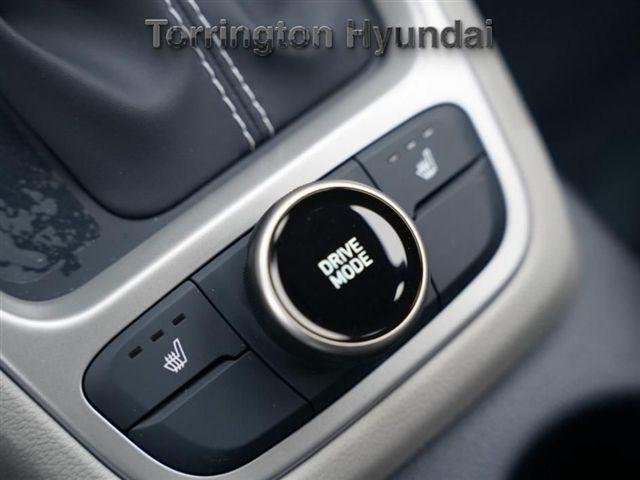 2025 Hyundai Venue Limited - Photo 15