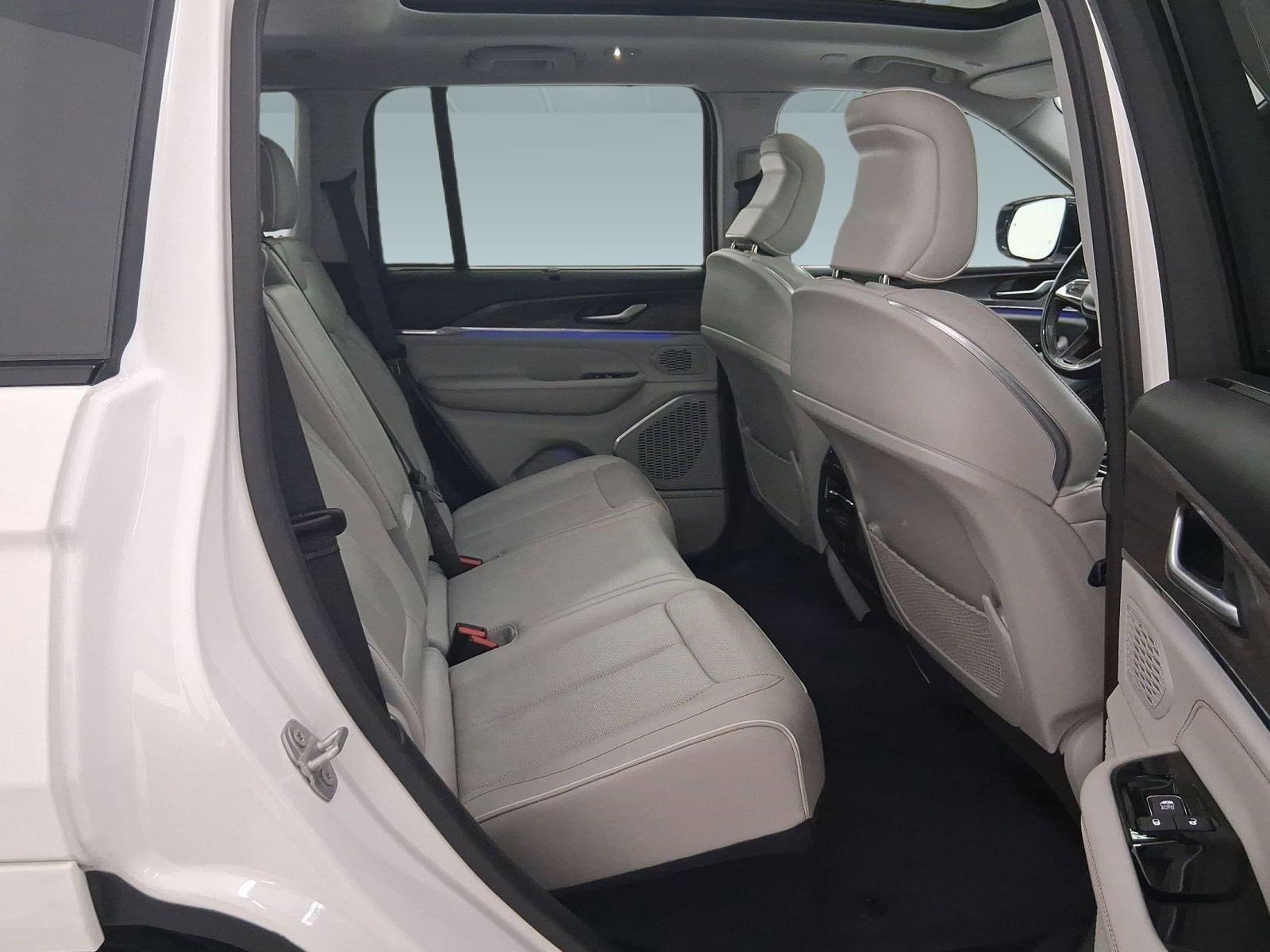 2023 Jeep Grand Cherokee Overland - Photo 34