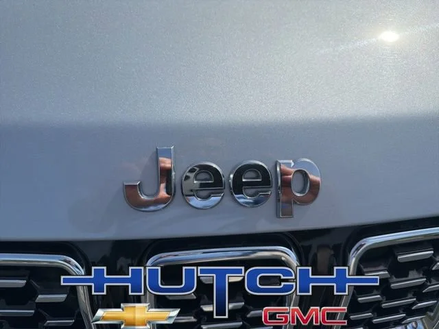 Used 2025 Silver Jeep Limited 4x4 image 13