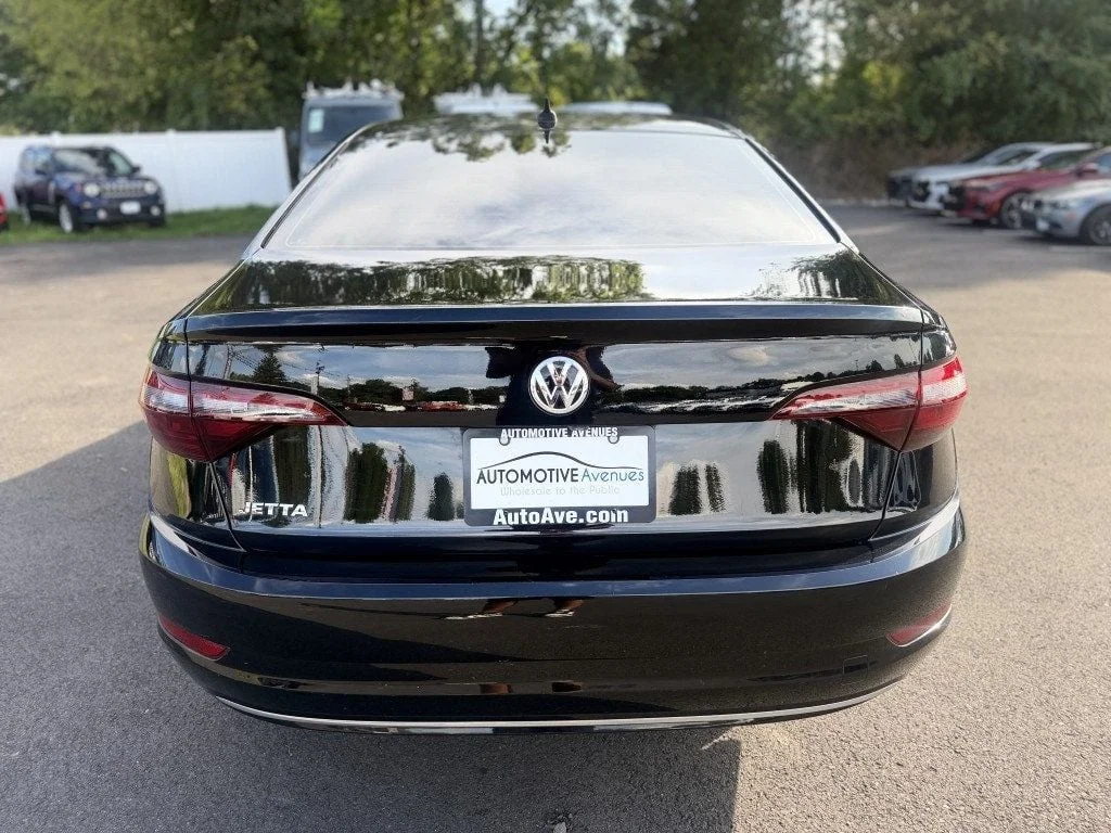 Used 2020 Black Uni Volkswagen SE Automatic image 4