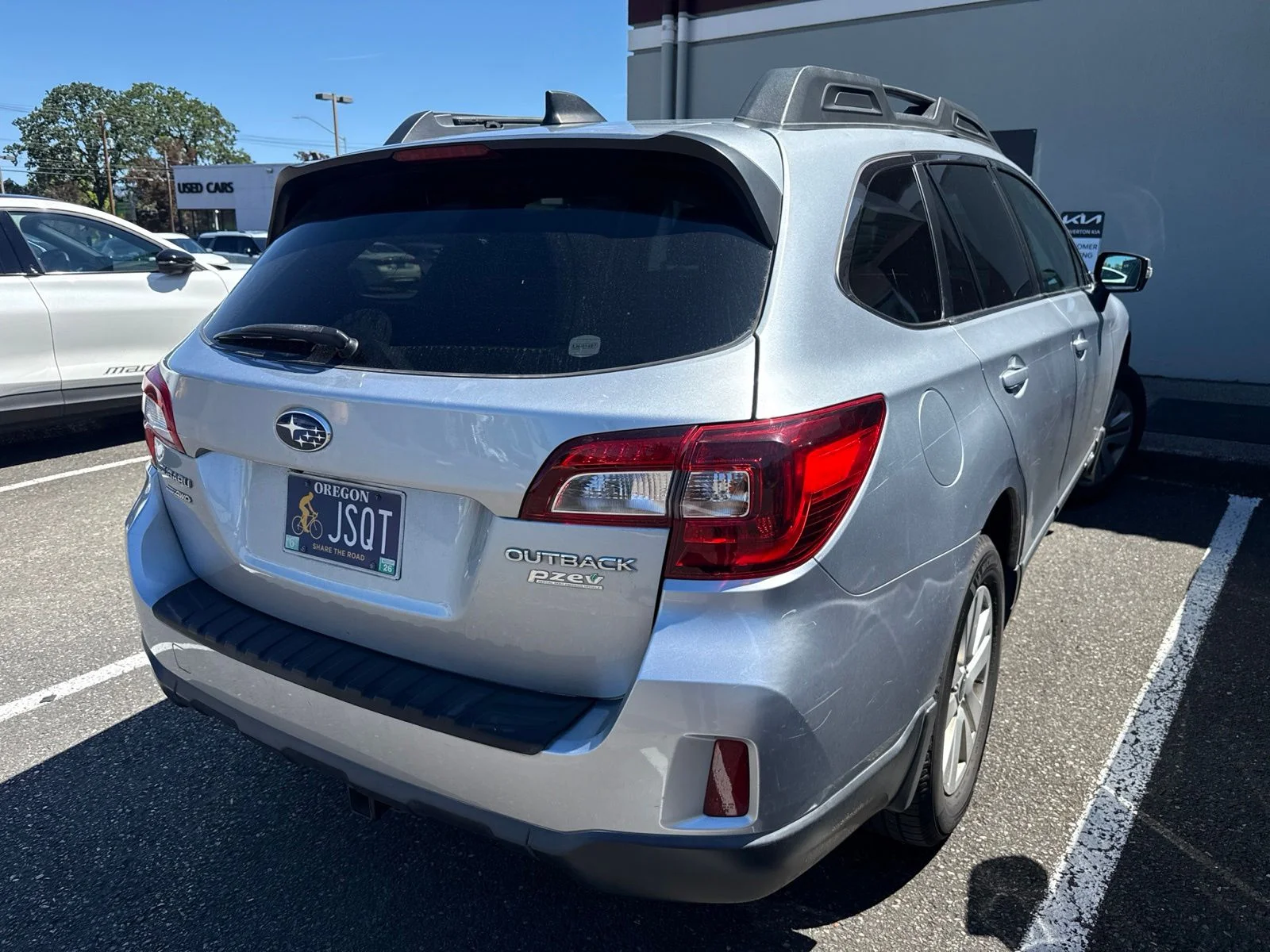 Used 2016 Silver Subaru 2.5i Premium image 3