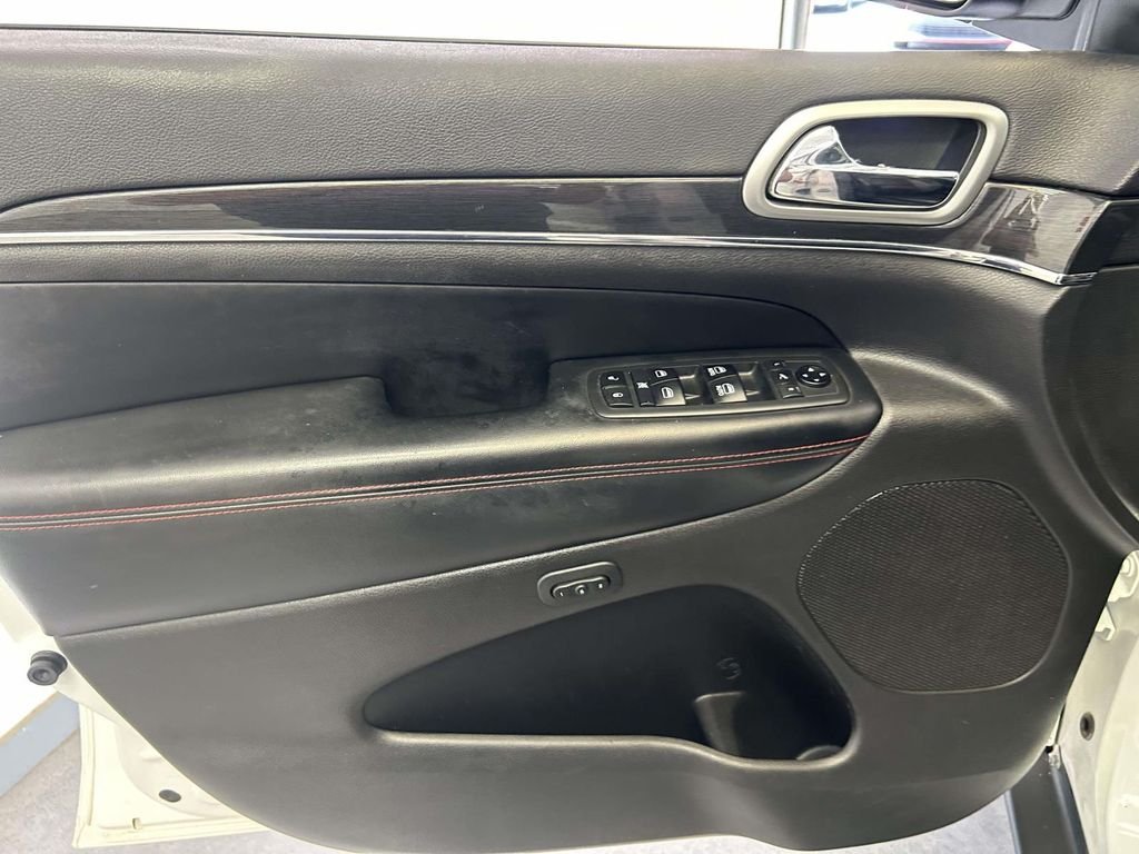 Used 2018 White Jeep Trailhawk image 20