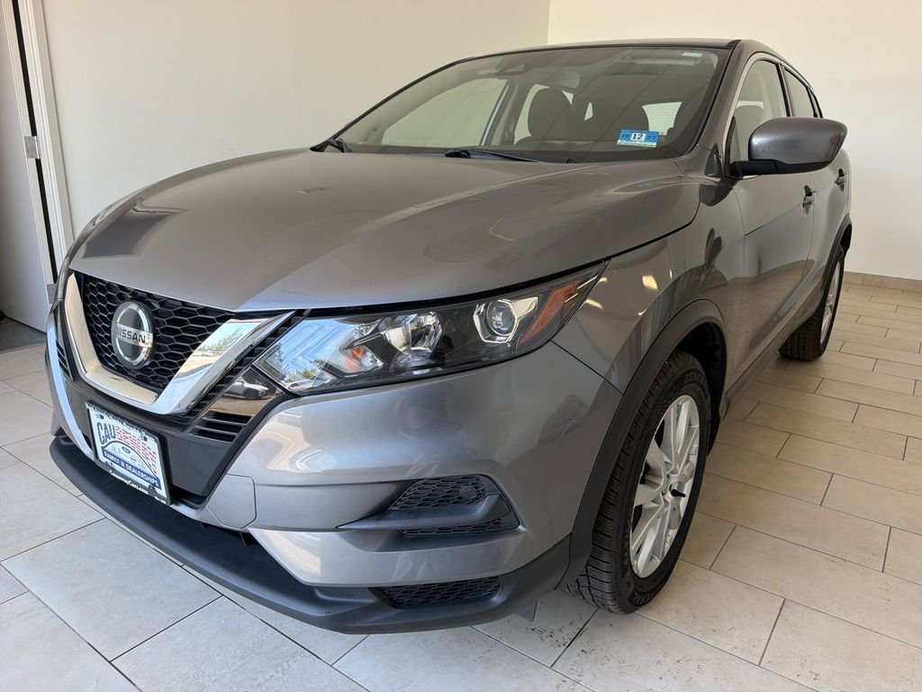 Used 2020 Gun Metallic Nissan S image 4