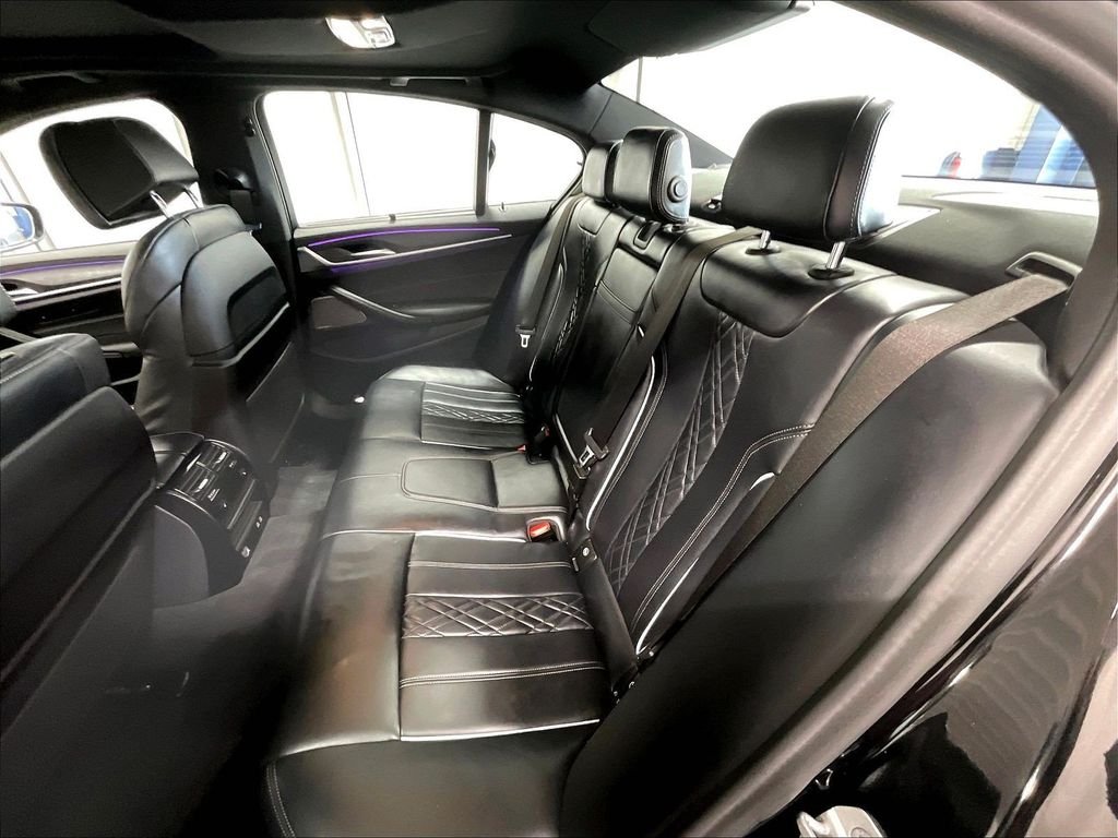 Used 2022 Black BMW M550i xDrive image 15