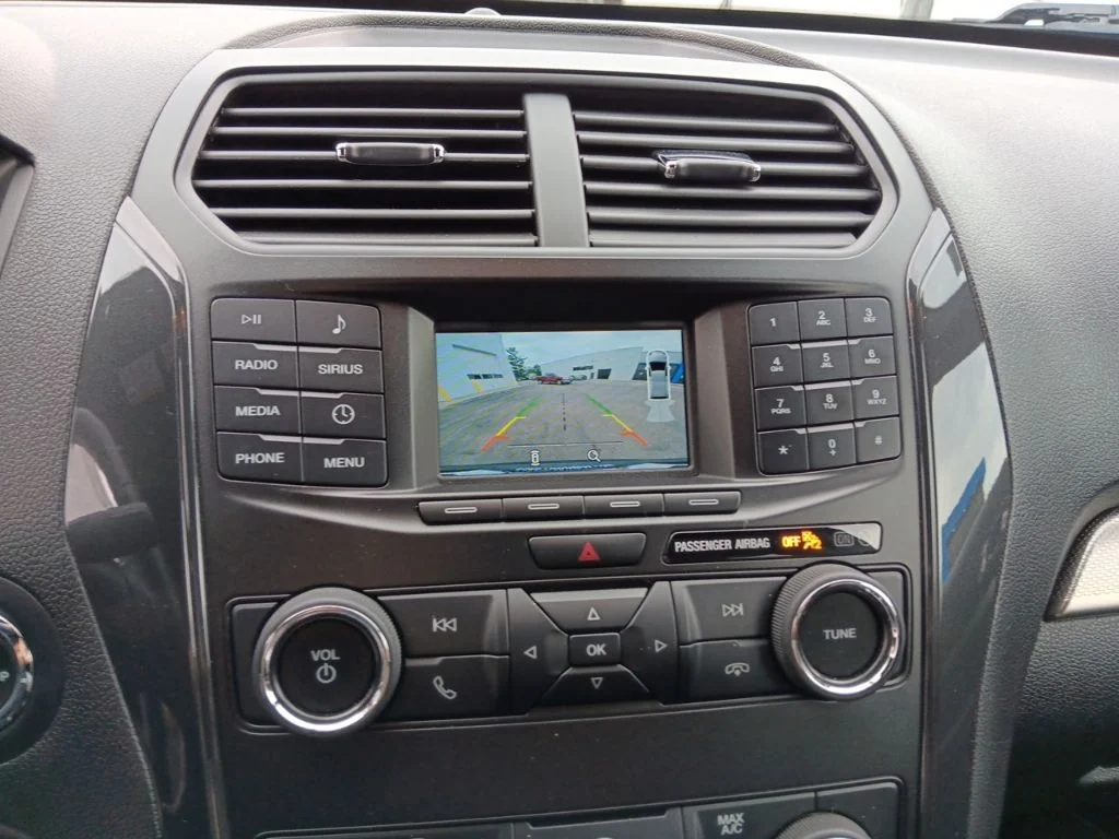 Used 2019 White Platinum Metallic Tri-Coat Ford XLT image 21
