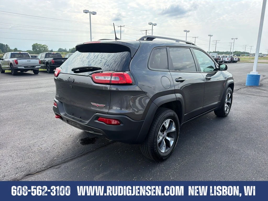Used 2016 Gray Jeep Trailhawk image 5