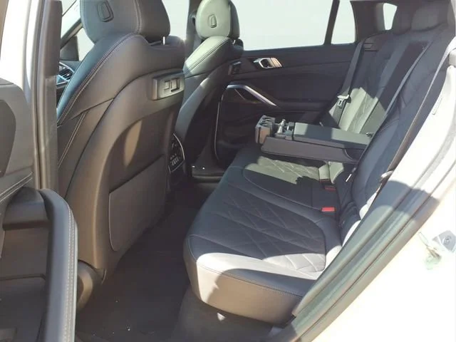 Used 2023 White BMW xDrive40i image 23