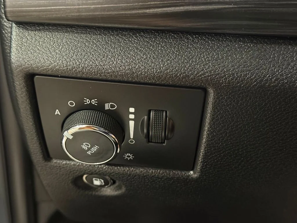 Used 2020 Gray Jeep Altitude image 17