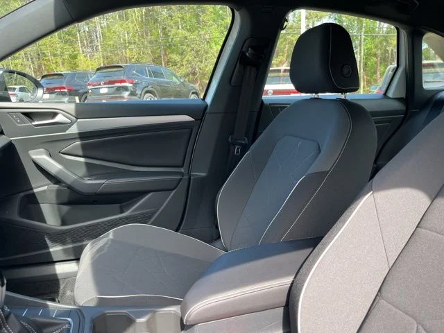 New 2026 White Volkswagen 1.5T Sport image 9