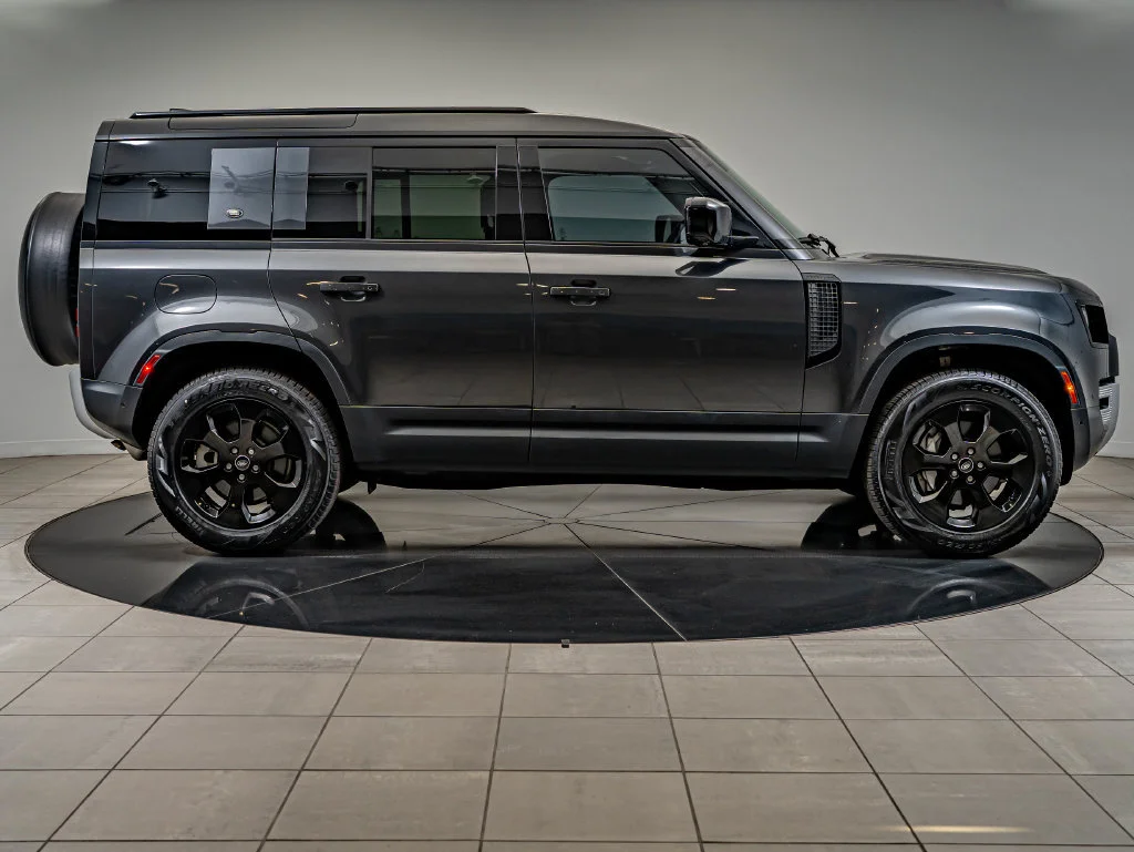 Used 2024 Gray Land Rover S image 11