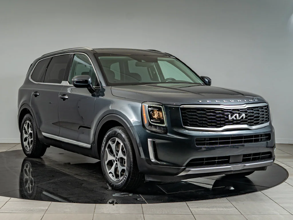 Used 2022 Gravity Gray Kia EX image 3