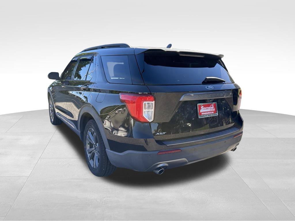 Used 2022 Black Ford XLT image 3